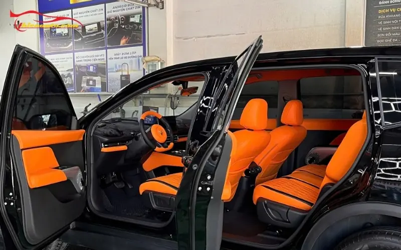 VINFAST MPV7