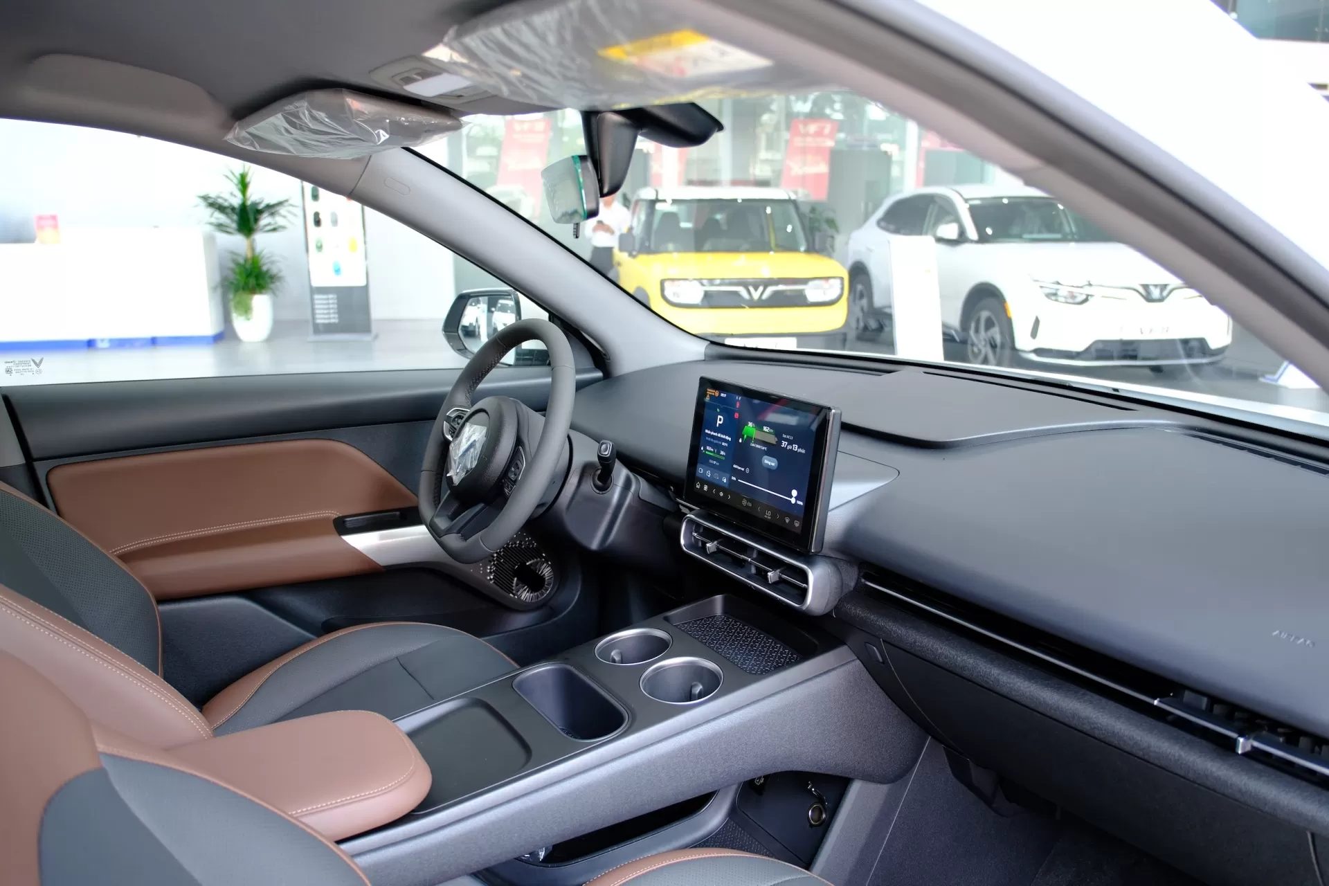 VINFAST MPV7