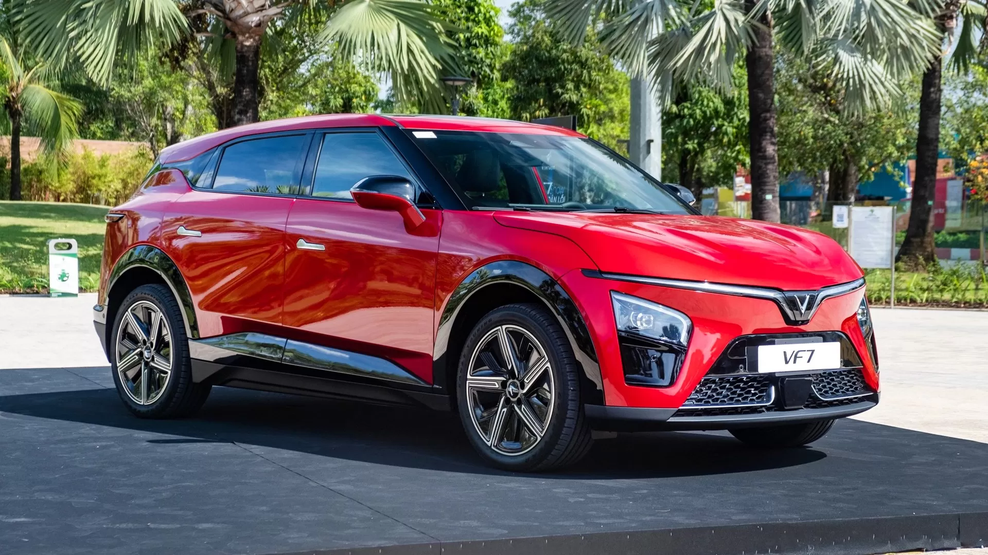 VinFast VF7